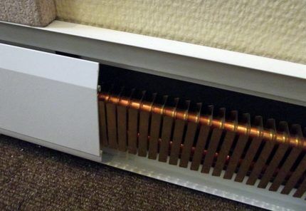 Baseboard heating device