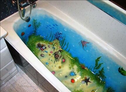 Exclusive painting of a cast iron bathtub 
