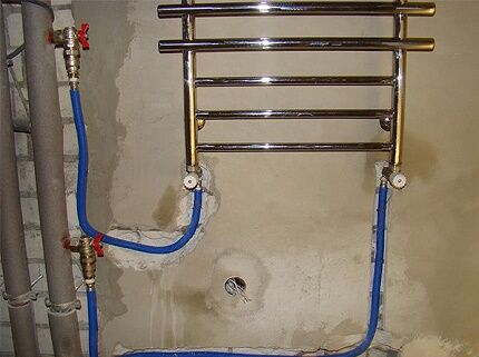 Hidden piping to heated towel rail