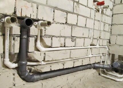 Hidden installation of water supply from plastic pipes