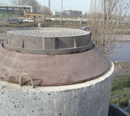 Waterproofing of a septic tank made of concrete rings is made with a modular insert