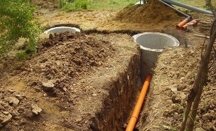 Maintaining slope when laying a trench