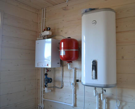 Wall-mounted heating boiler