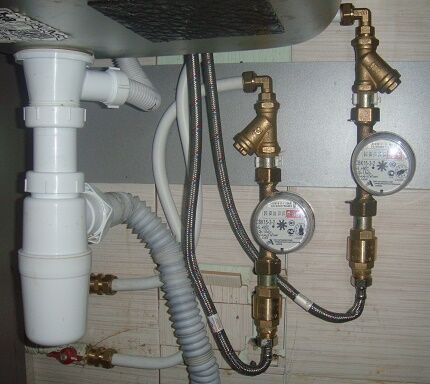 The use of flexible hoses in the installation of water meters