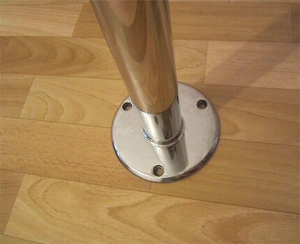 Fastening furniture to the floor