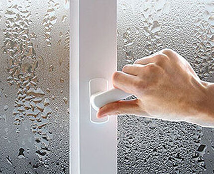 Micro-ventilation of a plastic window