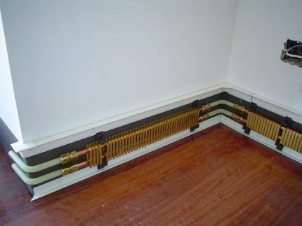 Internal structure of a warm baseboard 