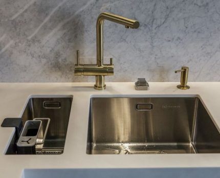 Gold-plated faucet