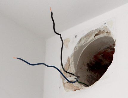 Ventilation hole in the wall