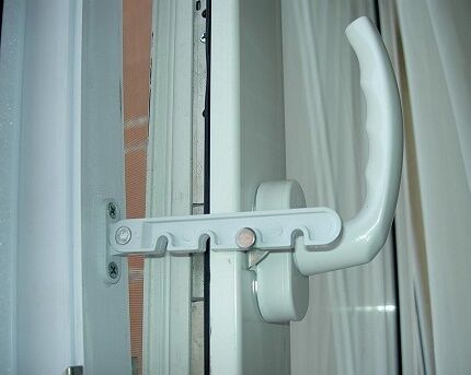 Mikroventilation af vinduer i ventilationssystemet i et privat hus 