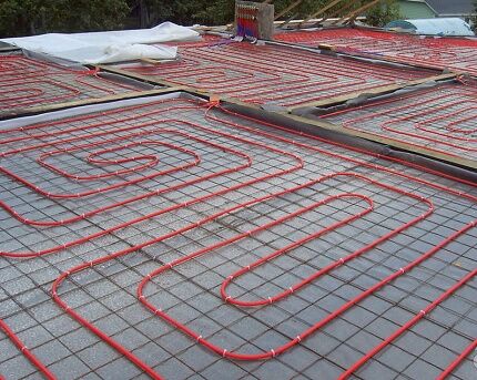 Laying a warm water floor on a complex-shaped floor