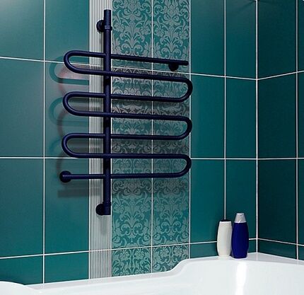 Water heated towel rail snake