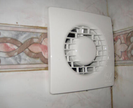 Ventilation of a bathroom in a country cottage