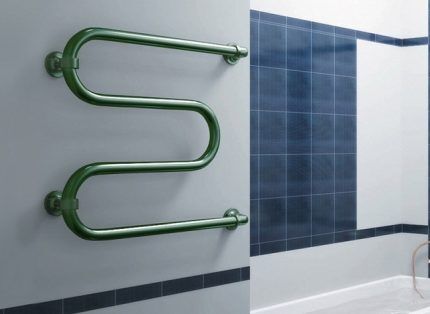 Seamless heated towel rail