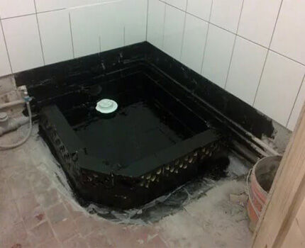 Assembling the shower tray