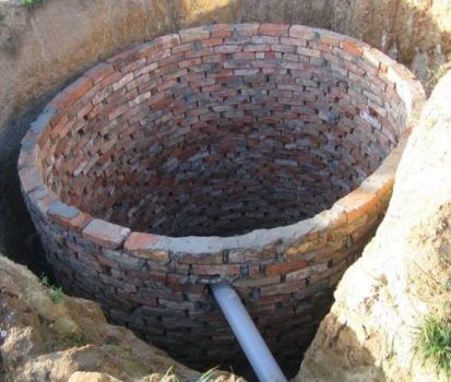 Brick drainage pit