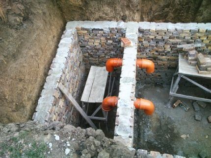 Separate drainage pit