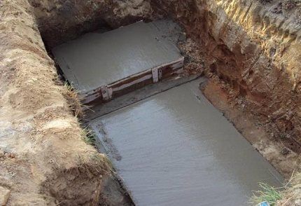 Concreting a drainage pit