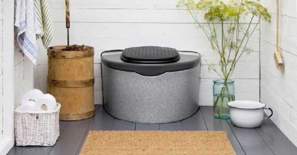 Garden toilet without cistern