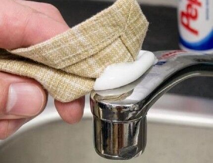 Toothpaste for removing stains