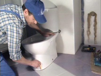 Toilet installation