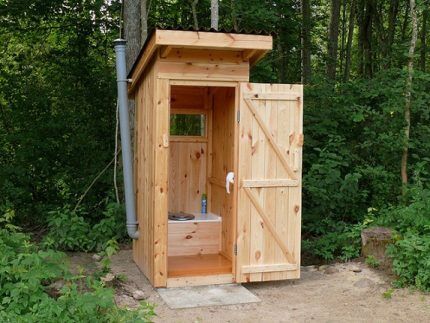 Toilettes en bois