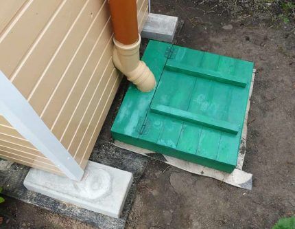 Option for installing a country street toilet