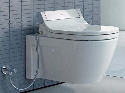 Bidet attachment in the form of a toilet lid