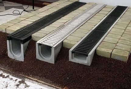 Trays for storm sewer installation