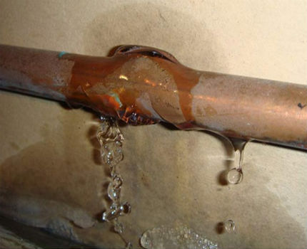 Leaking sewer pipe