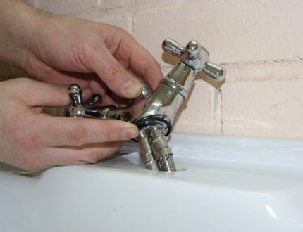 Mounting the sink to the wall