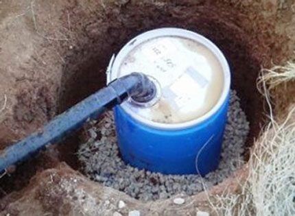 Un ejemplo de organización de la salida de agua a un barril.