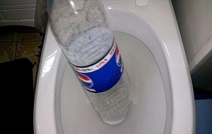 Cleaning the toilet with a bottle