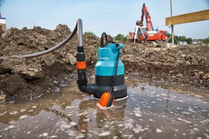 Pompe dans un boîtier en plastique