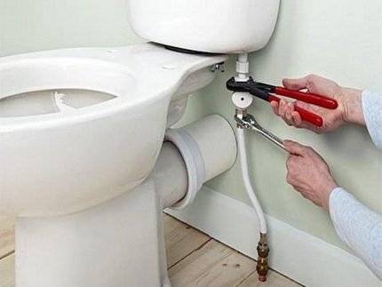 Horizontal toilet outlet