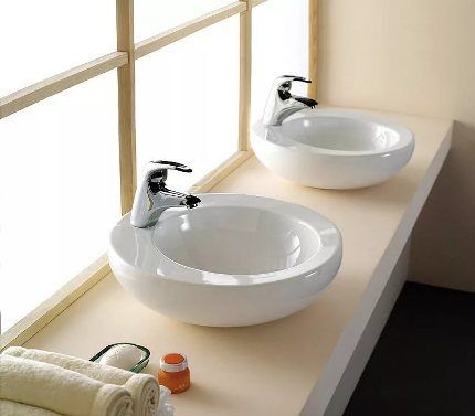 Washbasin made of sanitary ware