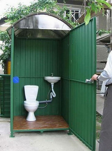 Toilet made of metal profile