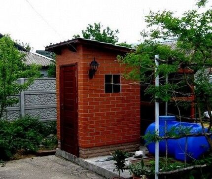 Toilettes en brique