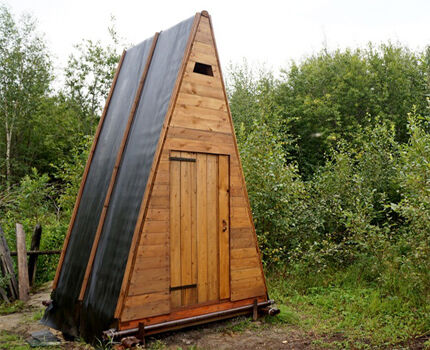 Cabane de toilettes à la datcha