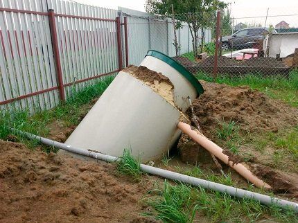 Floating of an empty septic tank