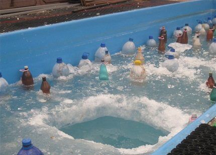 Flotadores hechos con botellas de plástico.