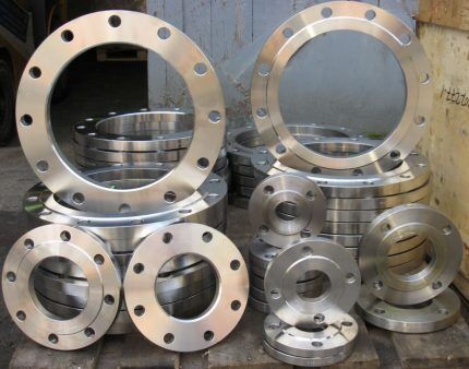 Various types of flanges
