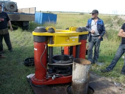 Equipment for extracting pipes from the wellbore