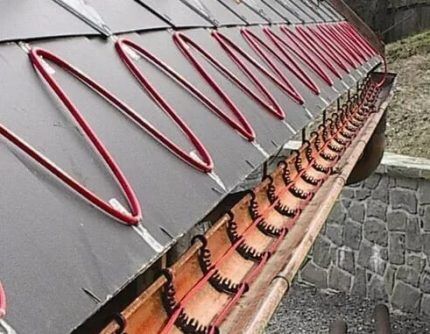 Roof heating with cable