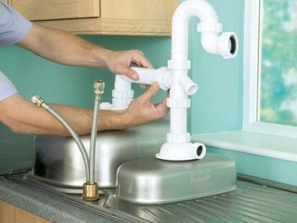 Installation of a siphon with a sink