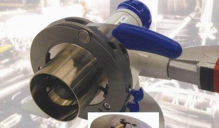 One-piece pipe cutter for cutting steel