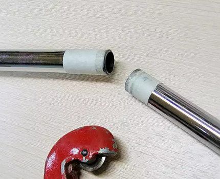 Steel pipe cut with a pipe cutter