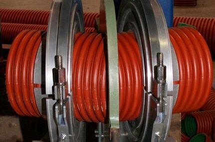 Connection with corrugated coupling