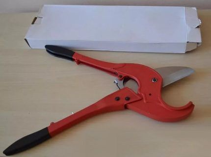 Propylene pipe cutter