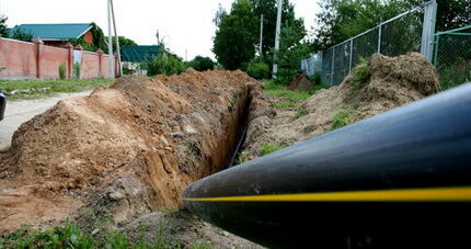 Underground pipe laying method